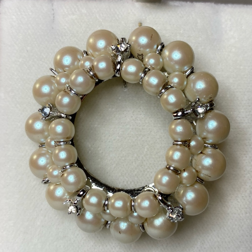 Vintage 1950’s Faux Pearl and Clear Rhinestone Brooch